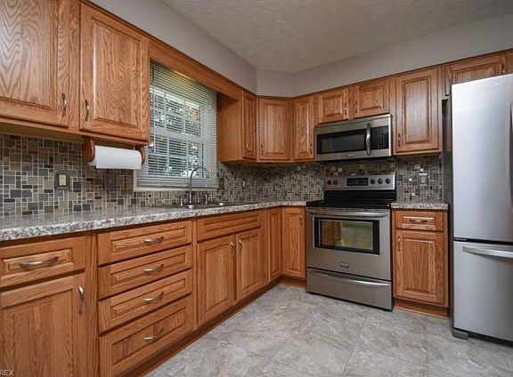 3rd image of 579 Green Garden Dr