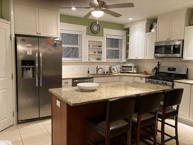 1st image of 27 W Girard Blvd Floor 2