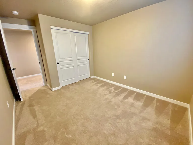 4467 SW Salmon Pl — Photo 10