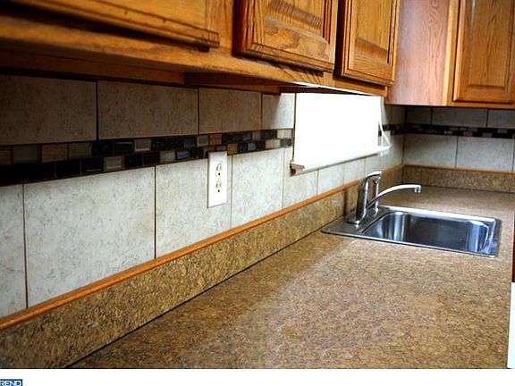 5th image of 151 Hampshire Dr