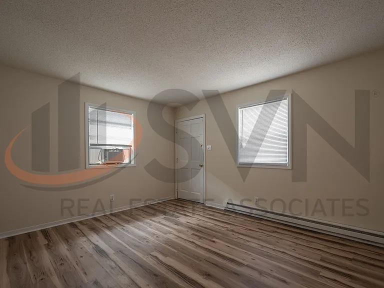 910 Fiske St — Photo 2