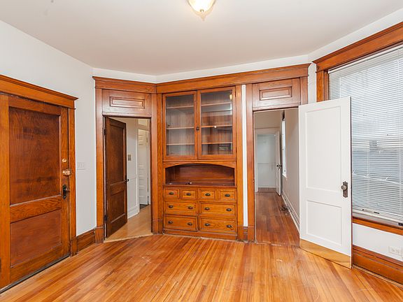 3rd image of 3239 N Clifton Ave #2