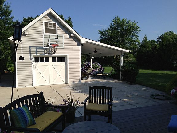 Garage, work rm, upstrs stor