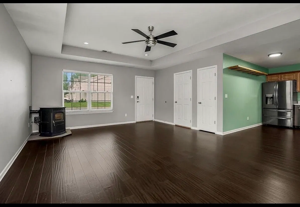 3 bed, 1250 sqft, $1,800 — Photo 3