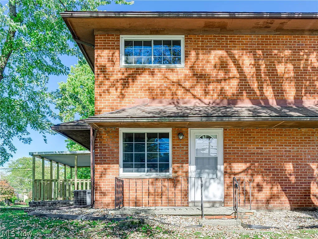 3 bed, 2.0 bath, 1495 sqft, $1,800 — Photo 1