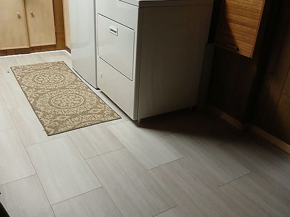 5th image of 698 Renz St