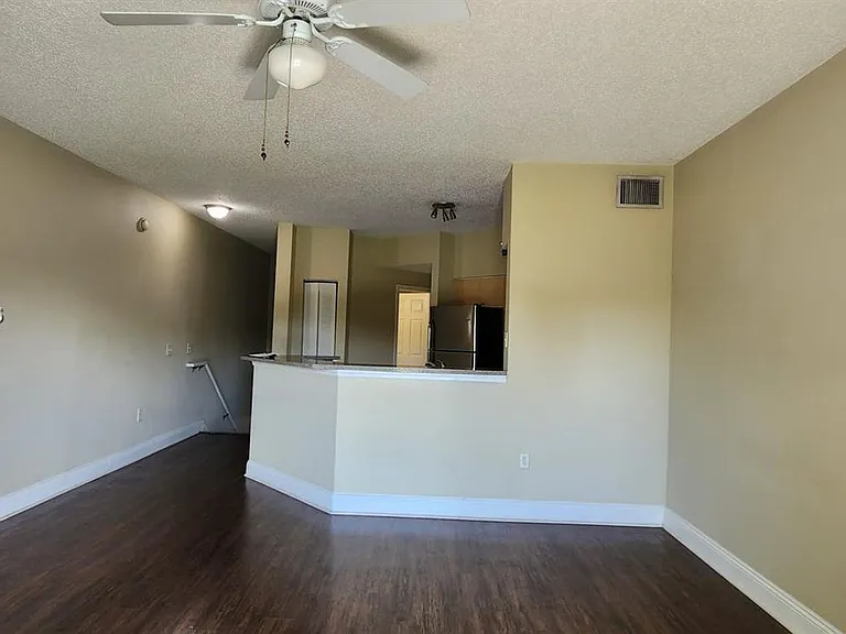 280 Crestwood Cir #204 — Photo 2