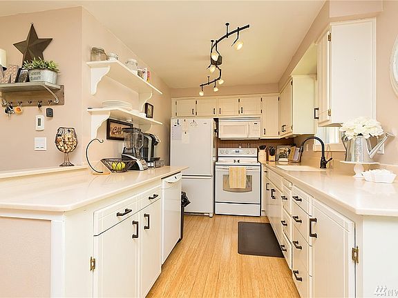 5th image of 17605 65th Dr NW