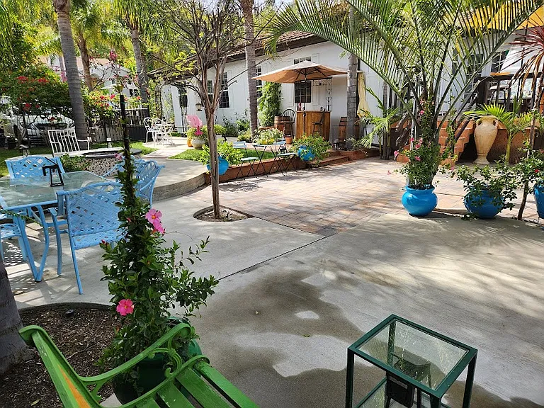4230 Van Nuys Blvd — Photo 45