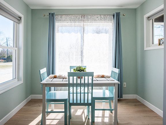 5th image of 4134 N River Rd