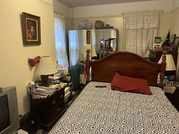 3rd image of 1313 Needham Ave