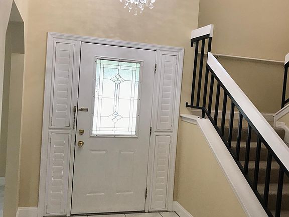 4th image of 910 Stillwell Ln