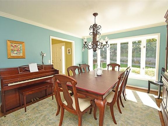 4th image of 7068 Royalgreen Dr