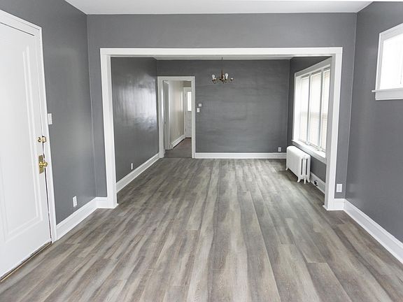 4th image of 1943 Superior Ave #1