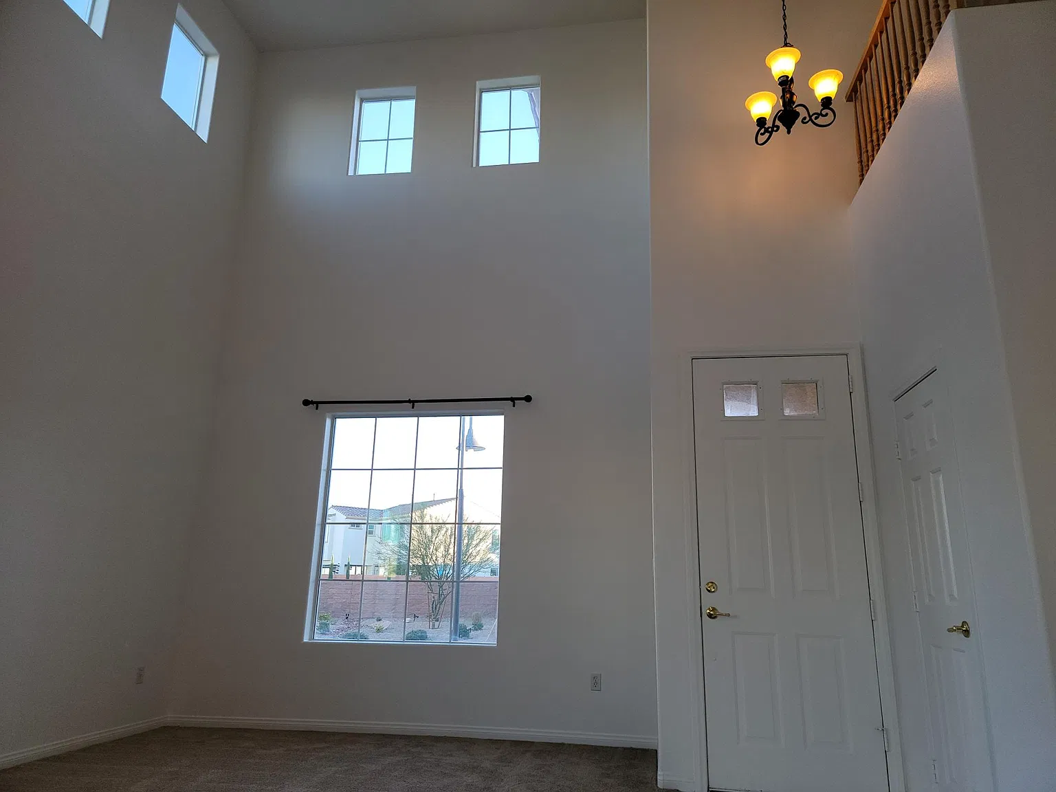 3 bed, 2608 sqft, $2,700 — Photo 2