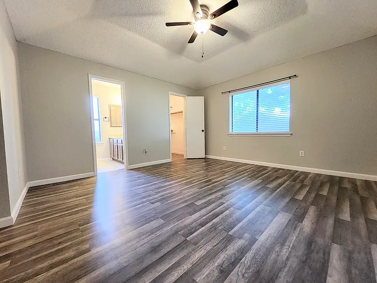 2641 Berkshire Ln — Photo 15
