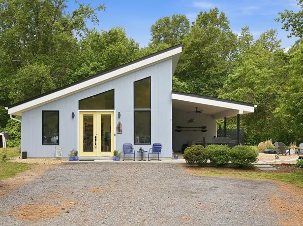326 Haulover Cir, Montross, VA 22520