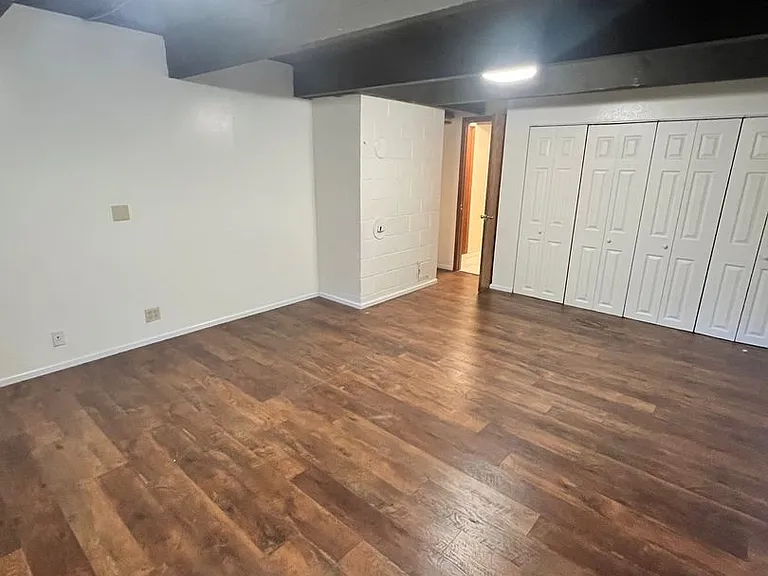 1990 Graham Dr — Photo 2