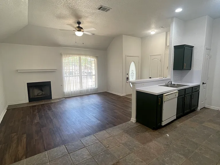 1808 Pearce Ct — Photo 3