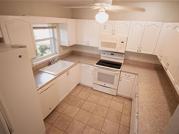 4th image of 8266 Lakeside Dr