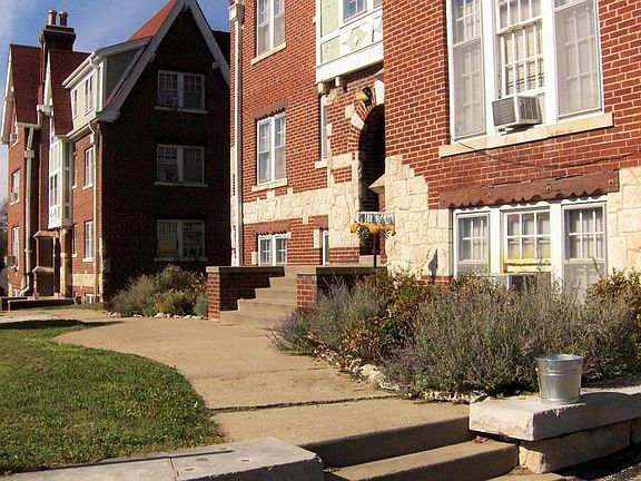 2nd image of 1821 Clay St