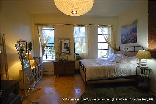 Rented by Lucien Perry | media 20