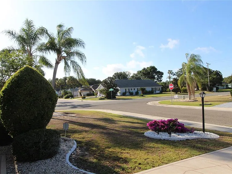 301 Bryce Ct — Photo 3