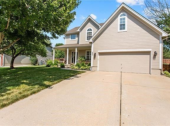 2nd image of 321 SE Canterbury Ln