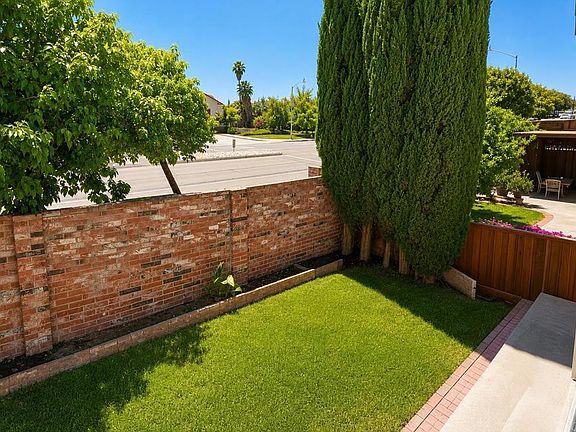 2nd image of 1880 Paradise Valley Ct