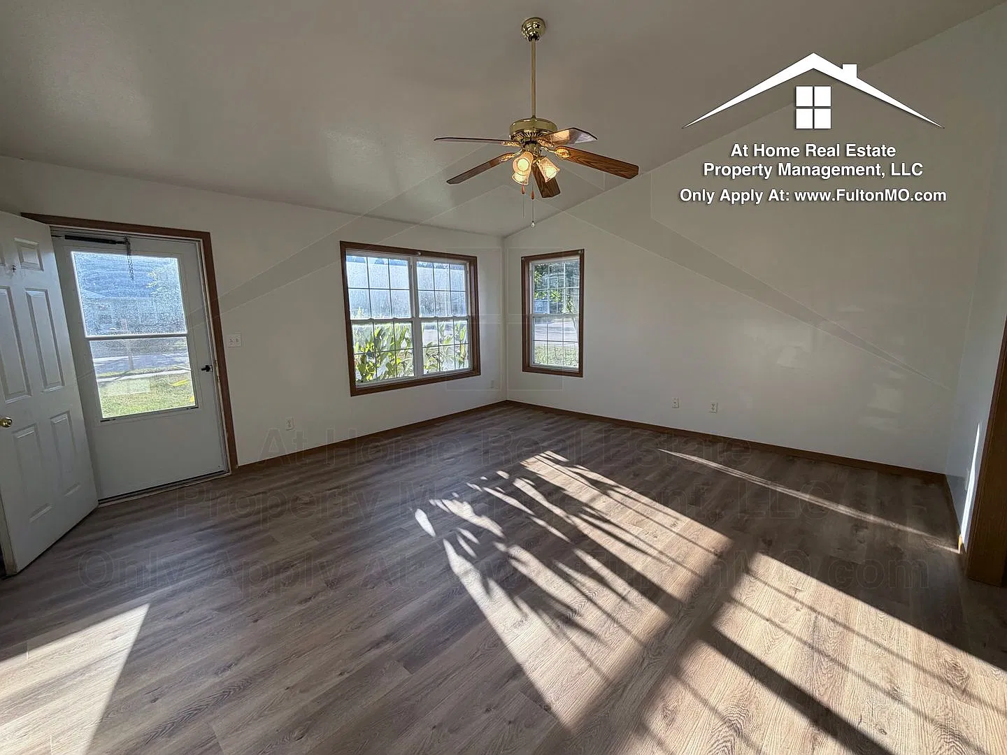 Law Court 477-479 Duplex — Photo 2