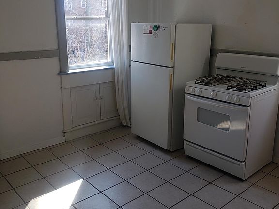 3rd image of 2356 Klemm St #2