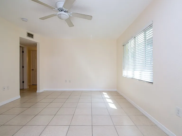 995 Virginia Dr — Photo 24