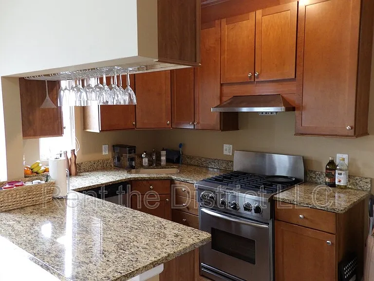 1114 Abbey Pl NE — Photo 5
