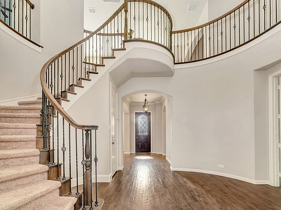 4th image of 112 Crestbrook Dr