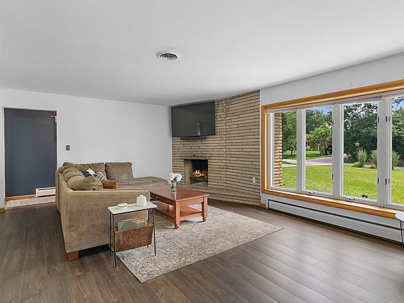 5th image of 205 Wildwood Ln