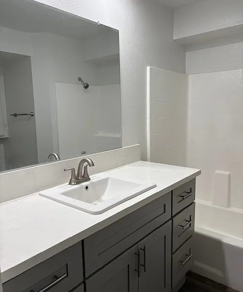 South St Apartments — Photo 10