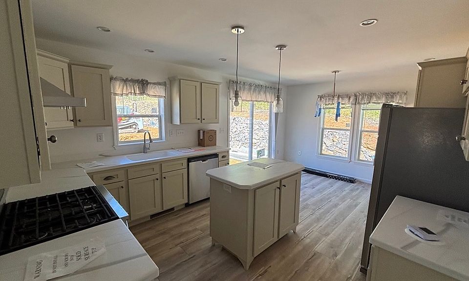 1st image of 20 Pinrock Dr