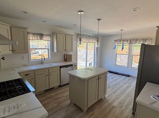 20 Pinrock Dr, Sturbridge, MA 01566