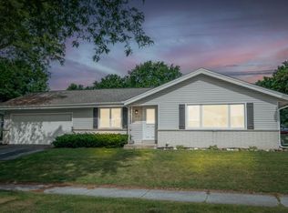 1232 Lambeth Rd, Waukesha, WI 53189
