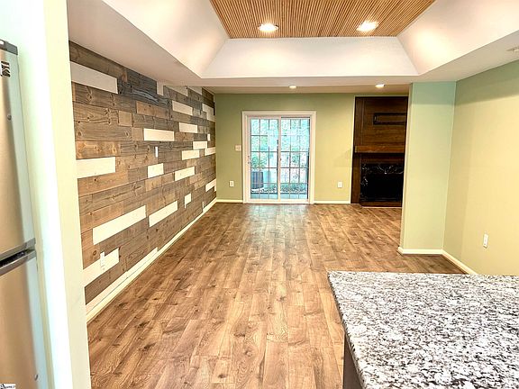 3rd image of 111 Briarview Cir