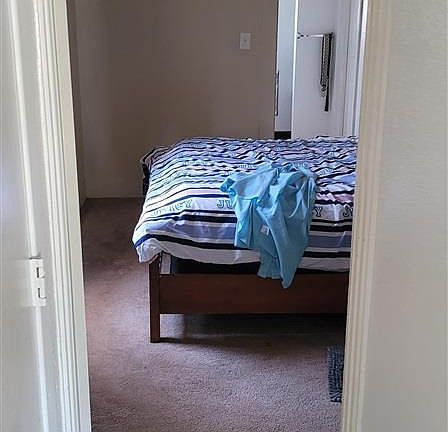5th image of 309 E Grand Ave