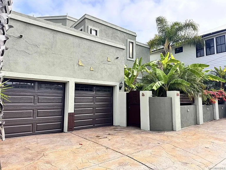 633 Fern Gln — Photo 1