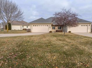2014 Golden Bell Dr #1, Suamico, WI 54313