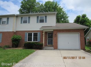 121 Twin Oaks Dr, Shiloh, IL