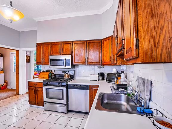 5th image of 445 E 239th St