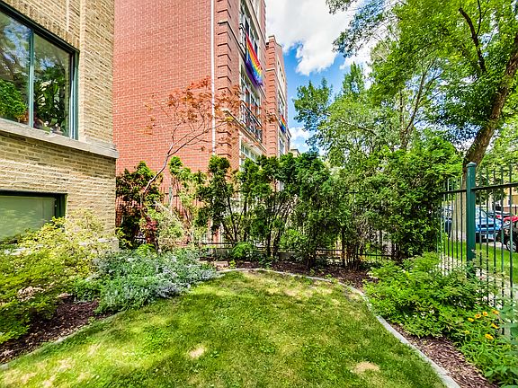 4th image of 4432 N Magnolia Ave APT 3N