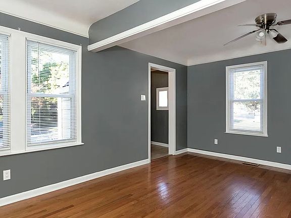 4th image of 17916 Grove St