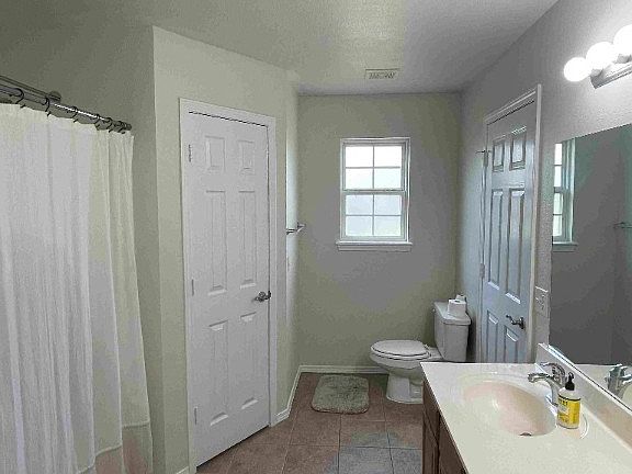 2nd image of 600 Maplewood Dr