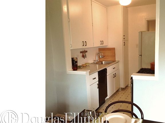 5th image of 45 Grace Ct APT 4B