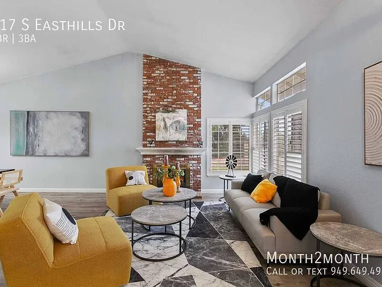 917 S Easthills Dr — Photo 1